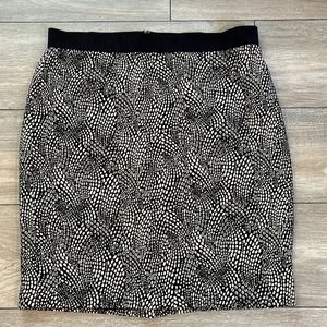 NWT Ann Taylor, size 16 skirt, black and off-white design texture
